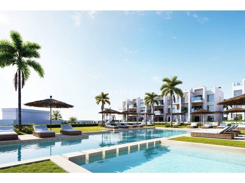 2 sovrum Lägenhet till salu i Los Alcazares med pool - 299 000 € (Ref: 9667223)