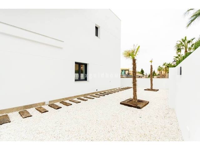 3 Zimmer Villa zu verkaufen in La Torreta, Torrevieja mit Pool - 424.000 € (Ref: 9669597)