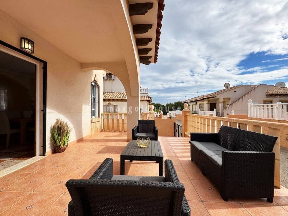 2 soveværelse Rækkehus til salg i Orihuela Costa med swimmingpool - € 229.900 (Ref: 9680550)