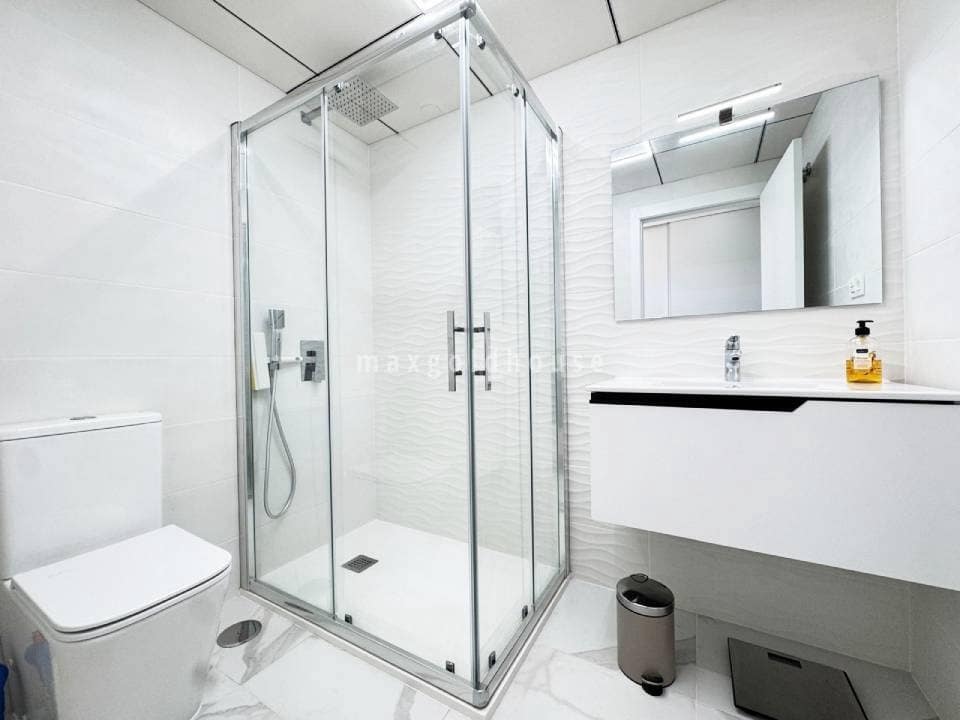 2 Zimmer Apartment zu verkaufen in Torrevieja mit Pool - 390.000 € (Ref: 9683307)