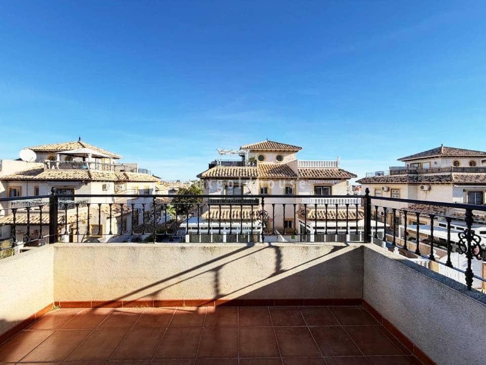 2 slaapkamer Rijtjeshuis te koop in Villamartin met zwembad - € 225.000 (Ref: 9684355)