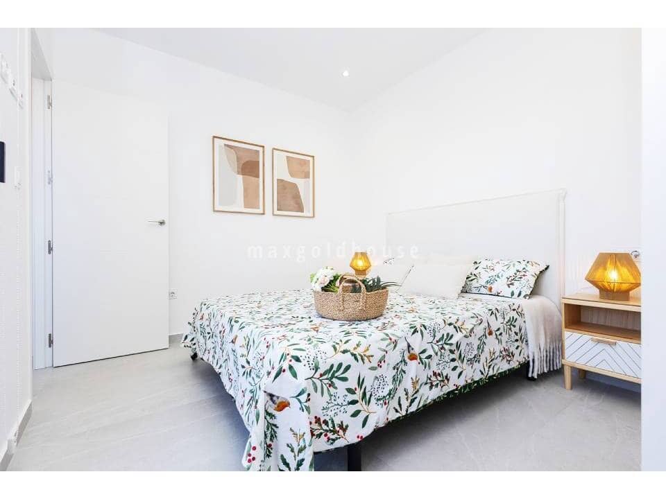 3 soverom Kjedet enebolig til salgs i Los Montesinos med svømmebasseng - € 315 000 (Ref: 9694273)