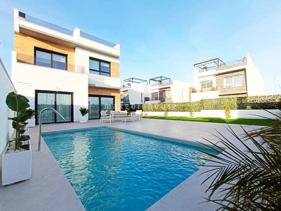 Chalet de 3 habitaciones en Benijófar en venta con piscina - 449.000 € (Ref: 9694474)