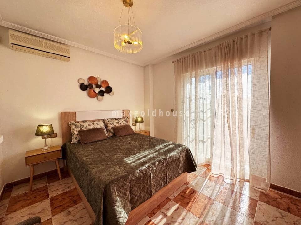 2 soveværelse Rækkehus til salg i Orihuela Costa med swimmingpool - € 229.900 (Ref: 9694493)