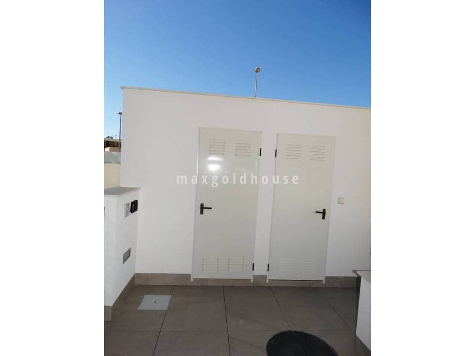 3 bedroom Apartment for sale in Pilar de la Horadada with pool - € 325,000 (Ref: 9706021)