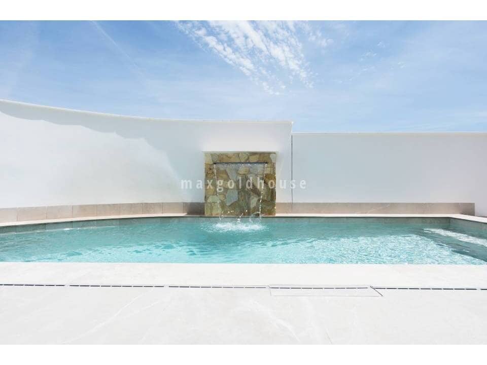 Chalet de 3 habitaciones en Los Alcázares en venta con piscina - 439.000 € (Ref: 9729761)