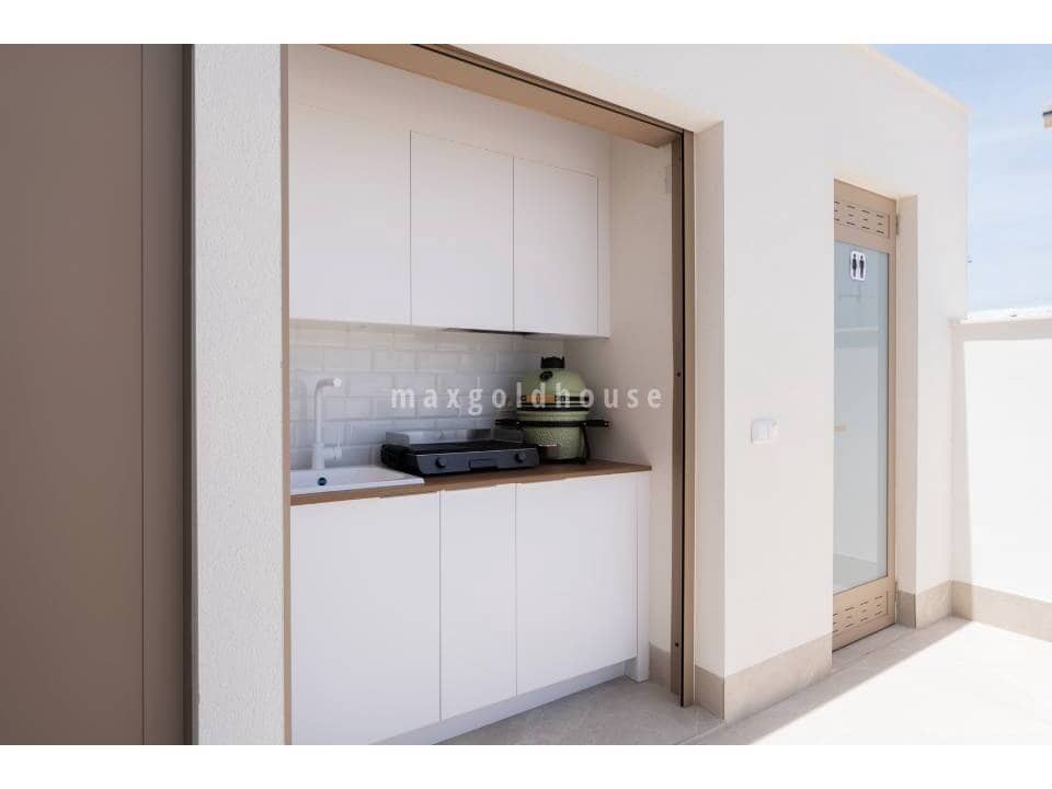 Chalet de 3 habitaciones en Los Alcázares en venta con piscina - 439.000 € (Ref: 9729761)