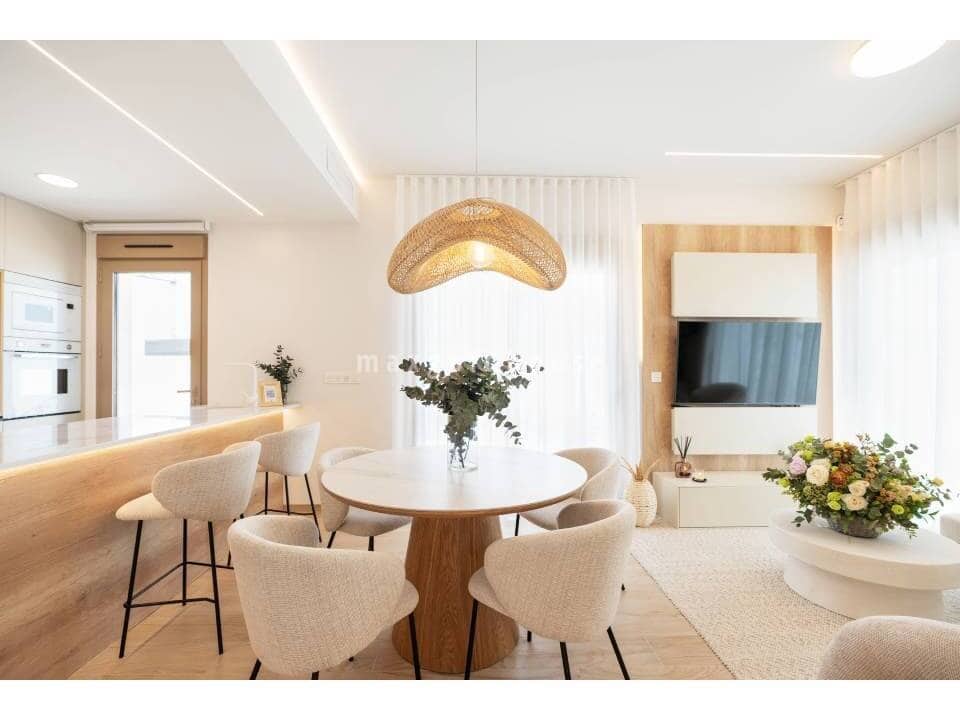 Chalet de 3 habitaciones en Los Alcázares en venta con piscina - 439.000 € (Ref: 9729761)