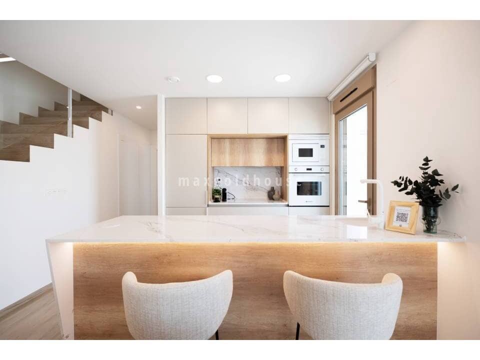 Chalet de 3 habitaciones en Los Alcázares en venta con piscina - 439.000 € (Ref: 9729761)