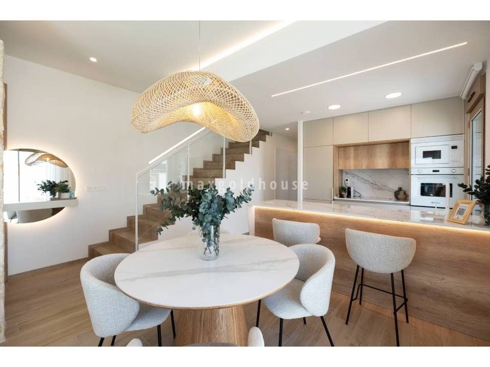 Chalet de 3 habitaciones en Los Alcázares en venta con piscina - 439.000 € (Ref: 9729761)