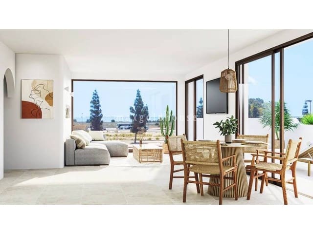 Chalet de 3 habitaciones en Los Alcázares en venta con piscina - 539.900 € (Ref: 9734204)