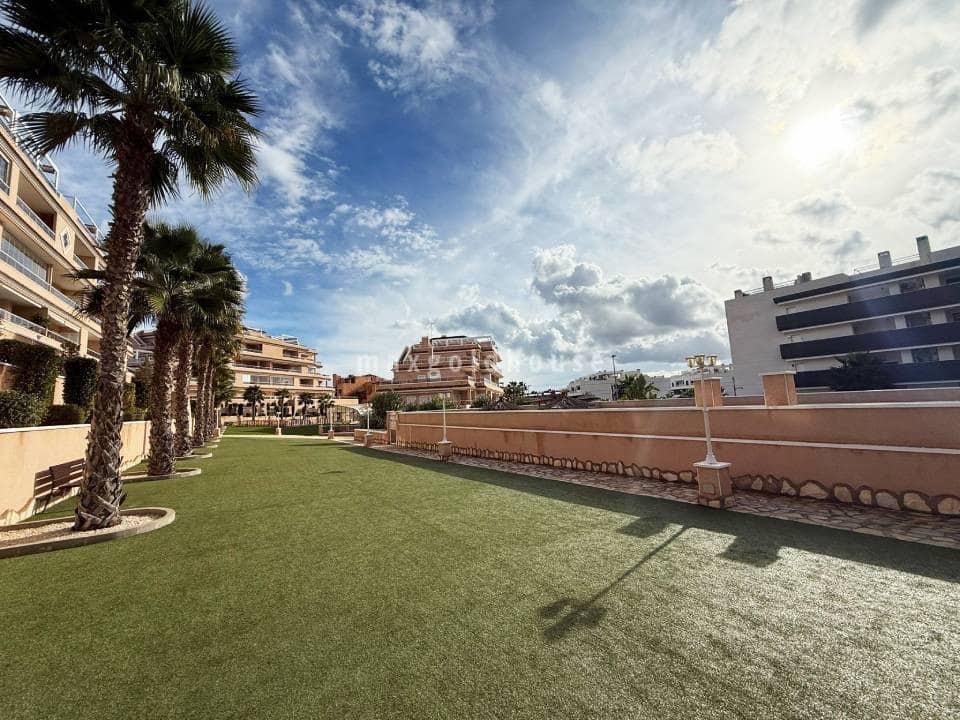 2 bedroom Apartment for sale in Villamartin with pool - € 259,000 (Ref: 9737717)