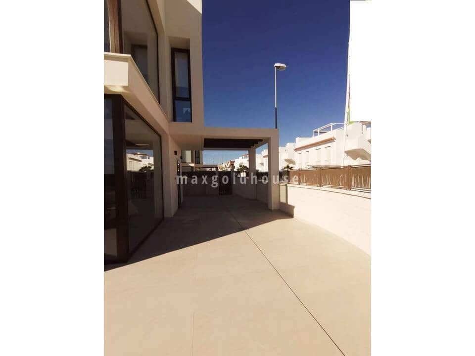 3 bedroom Villa for sale in Dona Pepa with pool - € 579,000 (Ref: 9737718)