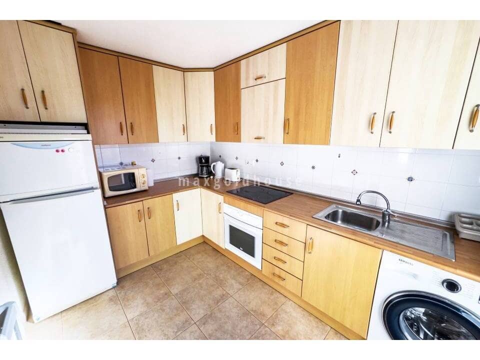 Apartamento de 2 habitaciones en Torrevieja en venta con piscina - 152.000 € (Ref: 9741414)