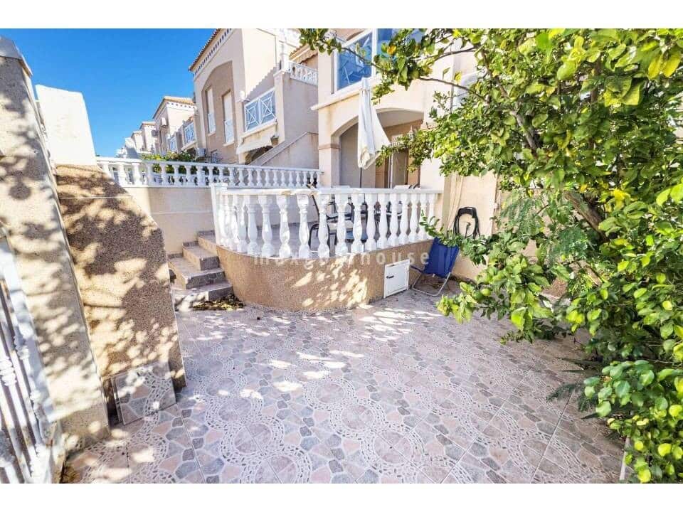 Apartamento de 2 habitaciones en Torrevieja en venta con piscina - 152.000 € (Ref: 9741414)