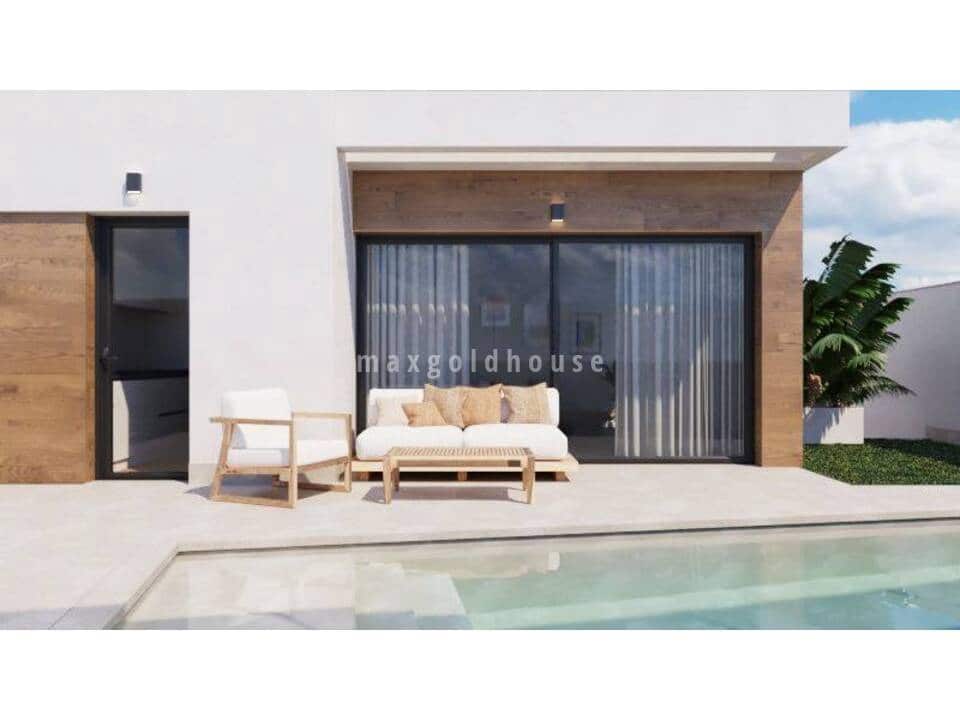 Chalet de 2 habitaciones en Pilar de la Horadada en venta con piscina - 490.000 € (Ref: 9747445)