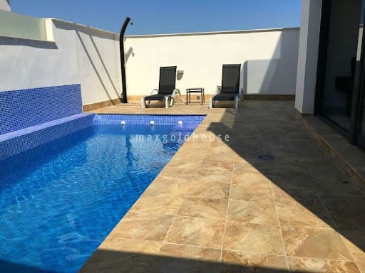 Chalet de 3 habitaciones en Villamartin en venta con piscina - 499.900 € (Ref: 9751464)
