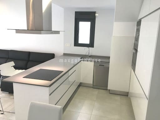 Chalet de 3 habitaciones en Villamartin en venta con piscina - 499.900 € (Ref: 9751464)