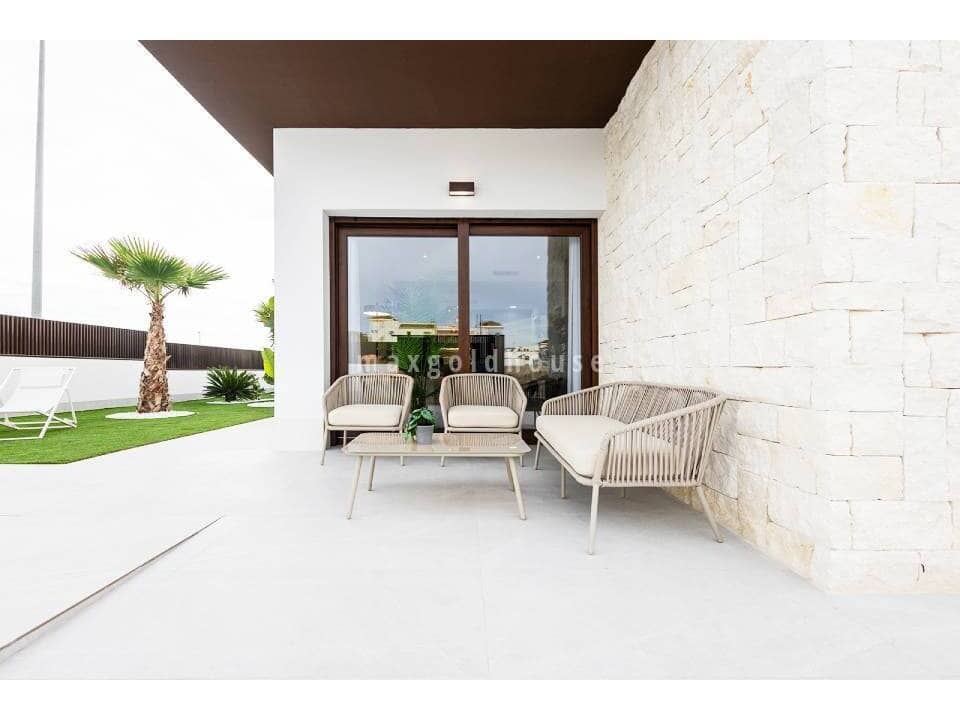 2 slaapkamer Villa te koop in Los Montesinos met zwembad - € 351.000 (Ref: 9770118)