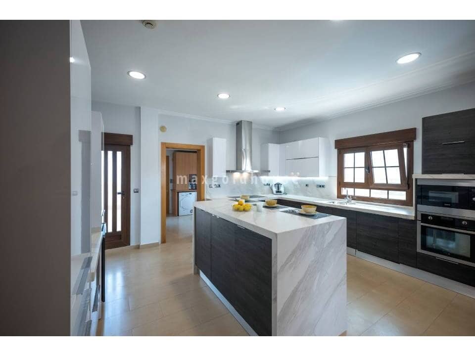 4 soverom Villa til salgs i Avileses med svømmebasseng - € 1 350 000 (Ref: 9770124)