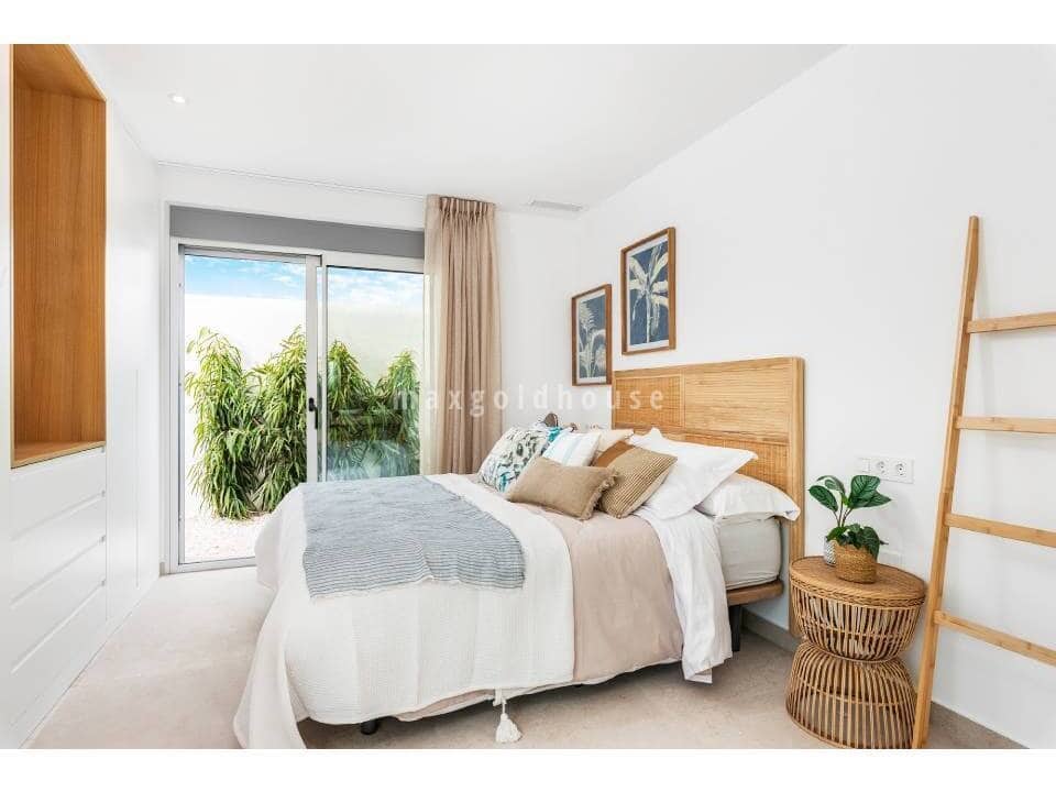 3 soveværelse Villa til salg i Los Alcazares med swimmingpool - € 499.900 (Ref: 9779991)