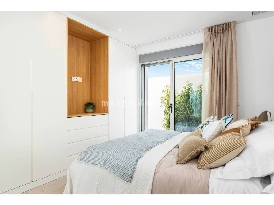 3 soveværelse Villa til salg i Los Alcazares med swimmingpool - € 499.900 (Ref: 9779991)