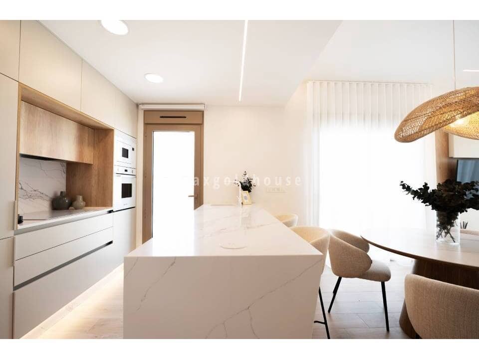 3 soveværelse Semi-Rækkehus til salg i Los Alcazares med swimmingpool - € 439.000 (Ref: 9784055)