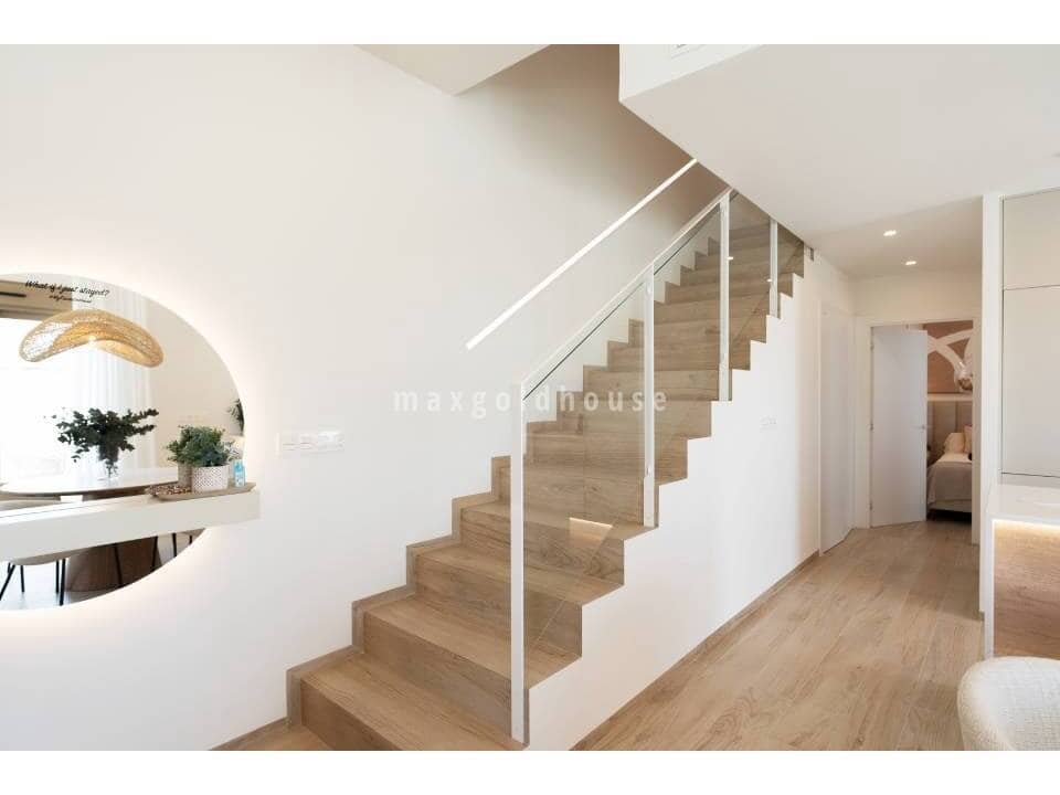 3 soveværelse Semi-Rækkehus til salg i Los Alcazares med swimmingpool - € 439.000 (Ref: 9784055)