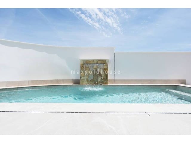 3 soveværelse Semi-Rækkehus til salg i Los Alcázares med swimmingpool - € 439.000 (Ref: 9784055)