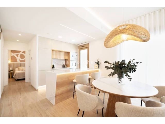 3 soveværelse Semi-Rækkehus til salg i Los Alcázares med swimmingpool - € 439.000 (Ref: 9784055)