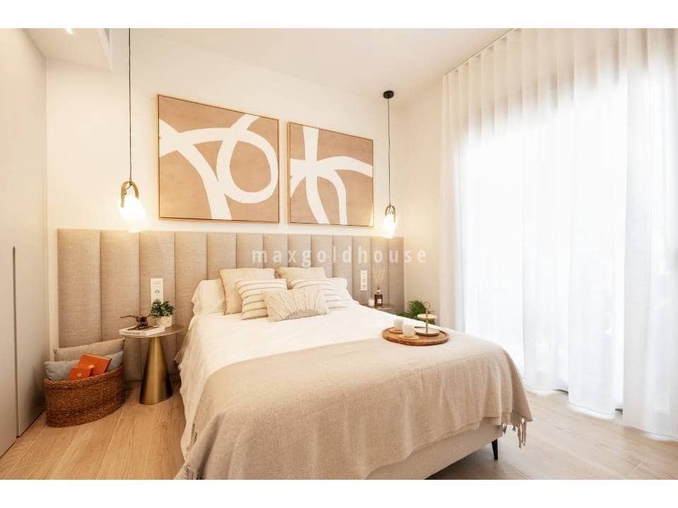 3 soveværelse Semi-Rækkehus til salg i Los Alcazares med swimmingpool - € 439.000 (Ref: 9784055)