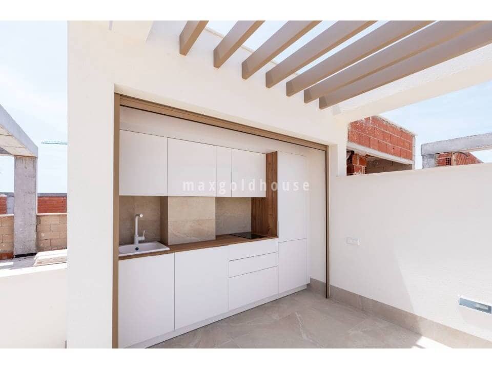 3 soveværelse Semi-Rækkehus til salg i Los Alcazares med swimmingpool - € 439.000 (Ref: 9784055)