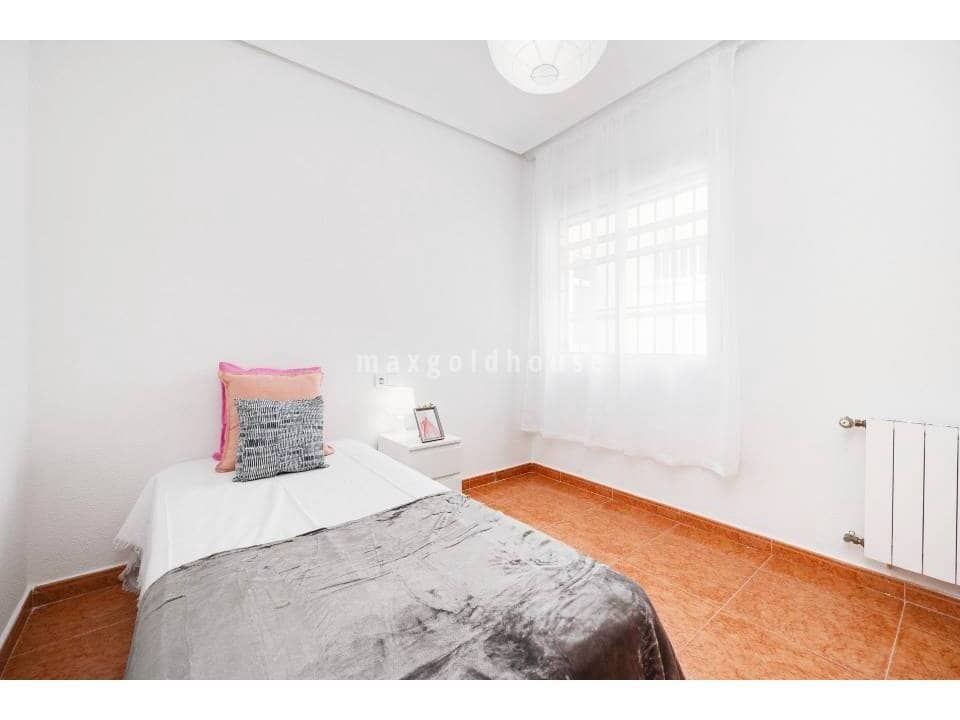 3 bedroom Apartment for sale in Torrevieja - € 199,900 (Ref: 9793795)