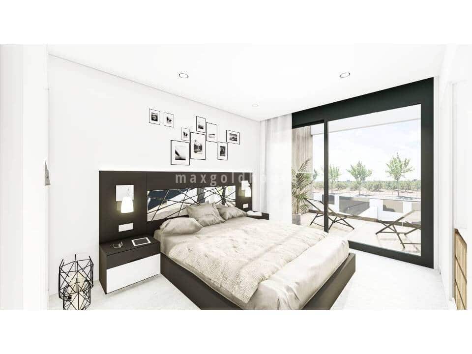 Chalet de 3 habitaciones en Pilar de la Horadada en venta con piscina - 385.000 € (Ref: 9800948)