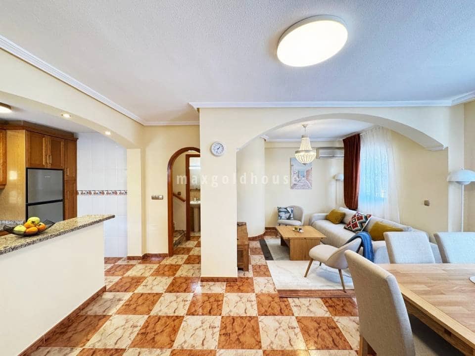 2 slaapkamer Huis te koop in Orihuela Costa met zwembad - € 219.900 (Ref: 9805856)