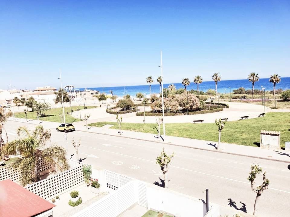 Casa de 3 habitaciones en Torre de la Horadada en venta - 658.000 € (Ref: 9808581)
