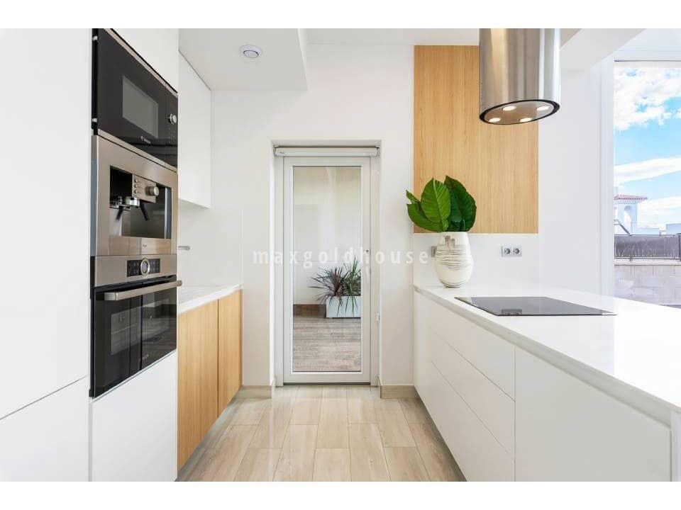 3 soveværelse Villa til salg i Los Montesinos med swimmingpool - € 485.000 (Ref: 9810917)