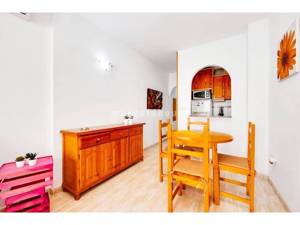 2 soverom Leilighet til salgs i Torrevieja med svømmebasseng - € 145 900 (Ref: 9814020)