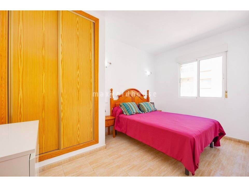 2 soverom Leilighet til salgs i Torrevieja med svømmebasseng - € 145 900 (Ref: 9814020)
