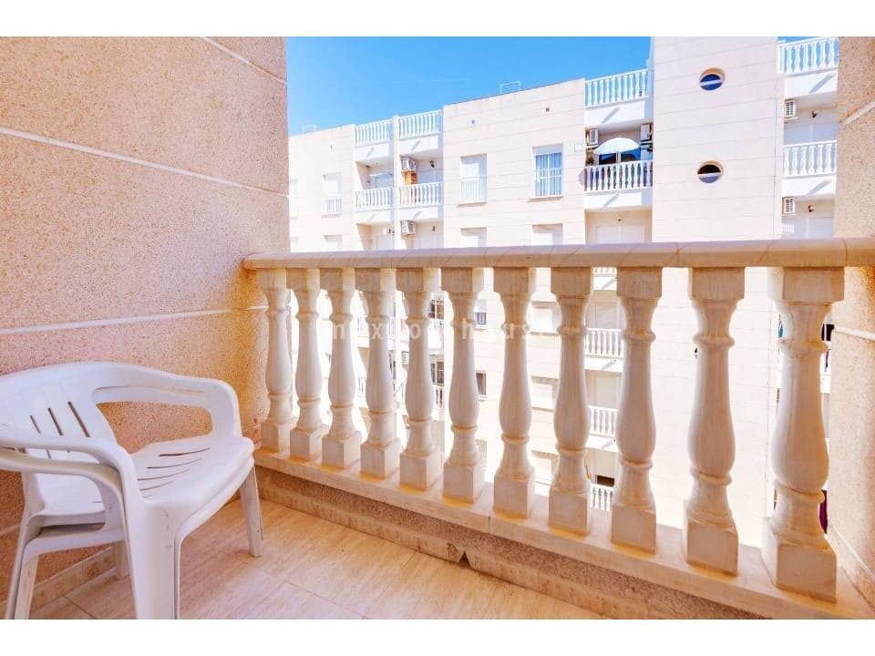 2 soverom Leilighet til salgs i Torrevieja med svømmebasseng - € 145 900 (Ref: 9814020)