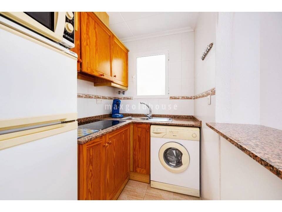 2 soverom Leilighet til salgs i Torrevieja med svømmebasseng - € 145 900 (Ref: 9814020)