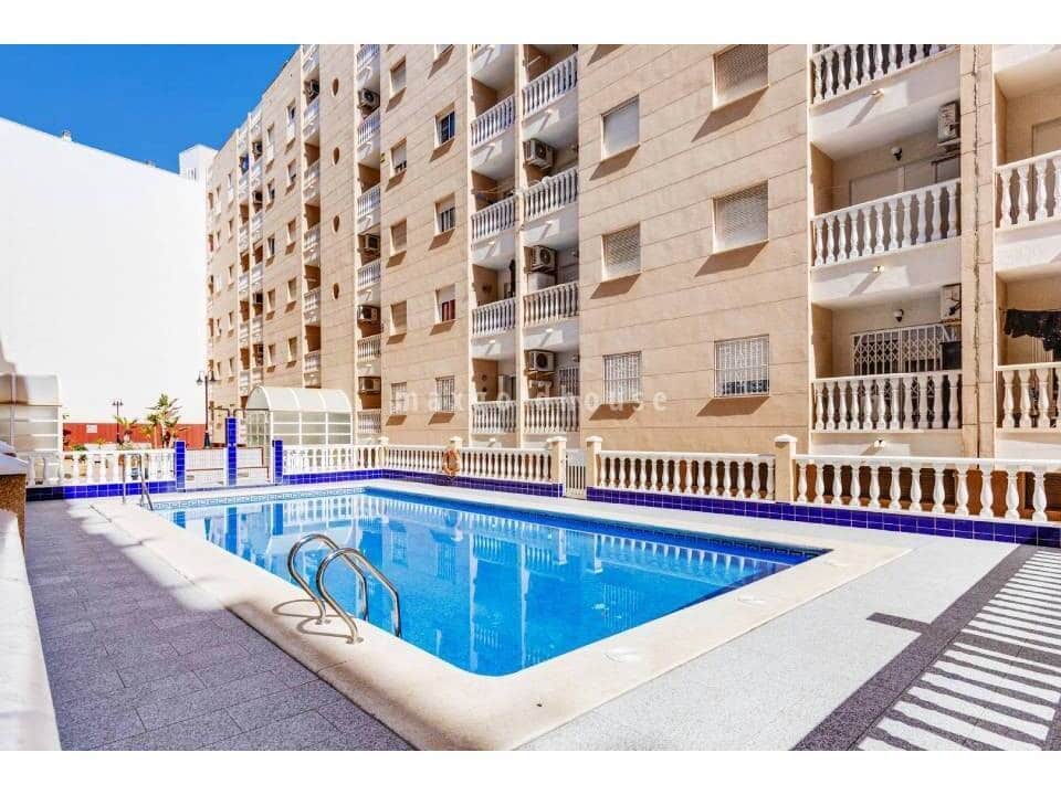 2 soverom Leilighet til salgs i Torrevieja med svømmebasseng - € 145 900 (Ref: 9814020)