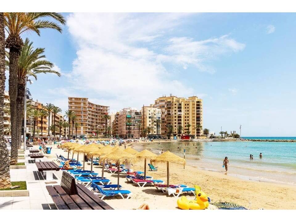 2 soverom Leilighet til salgs i Torrevieja med svømmebasseng - € 145 900 (Ref: 9814020)