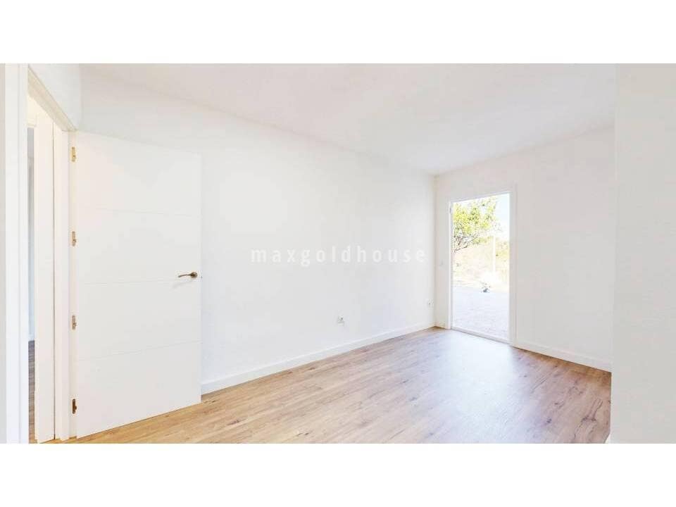 Apartamento de 2 habitaciones en Villamartin en venta - 225.000 € (Ref: 9814125)