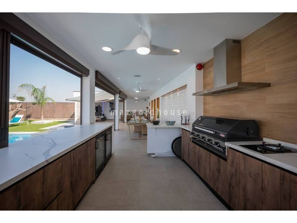 4 bedroom Villa for sale in Avileses with pool - € 1,350,000 (Ref: 9814129)