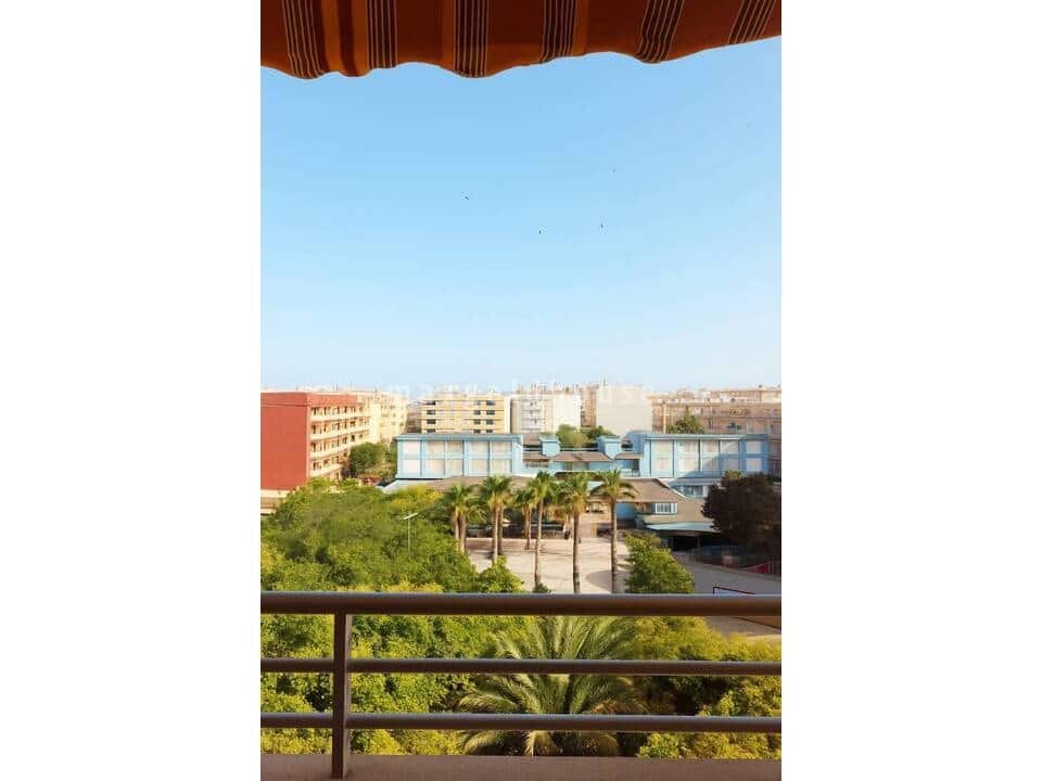 Apartamento de 2 habitaciones en Torrevieja en venta con piscina - 136.900 € (Ref: 9819722)