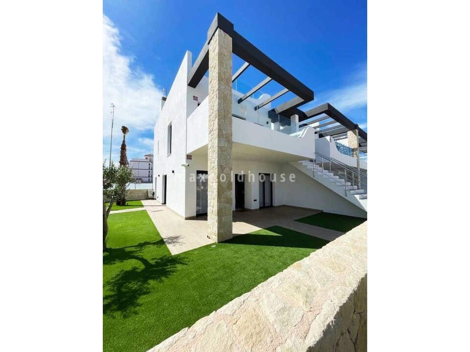 3 bedroom Apartment for sale in Villamartin with pool - € 363,500 (Ref: 9830462)