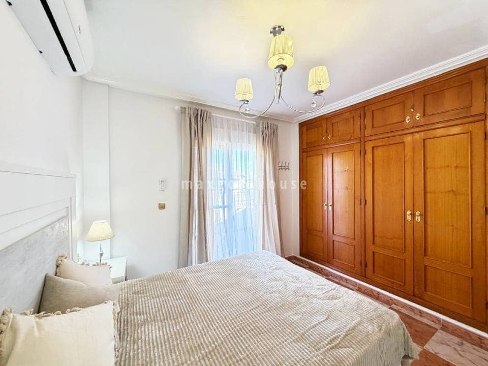 2 makuuhuone Paritalo myytävänä paikassa Villamartin mukana uima-altaan - 219 900 € (Ref: 9848482)