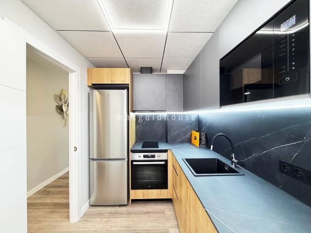 2 soveværelse Lejlighed til salg i Torrevieja - € 179.900 (Ref: 9873872)