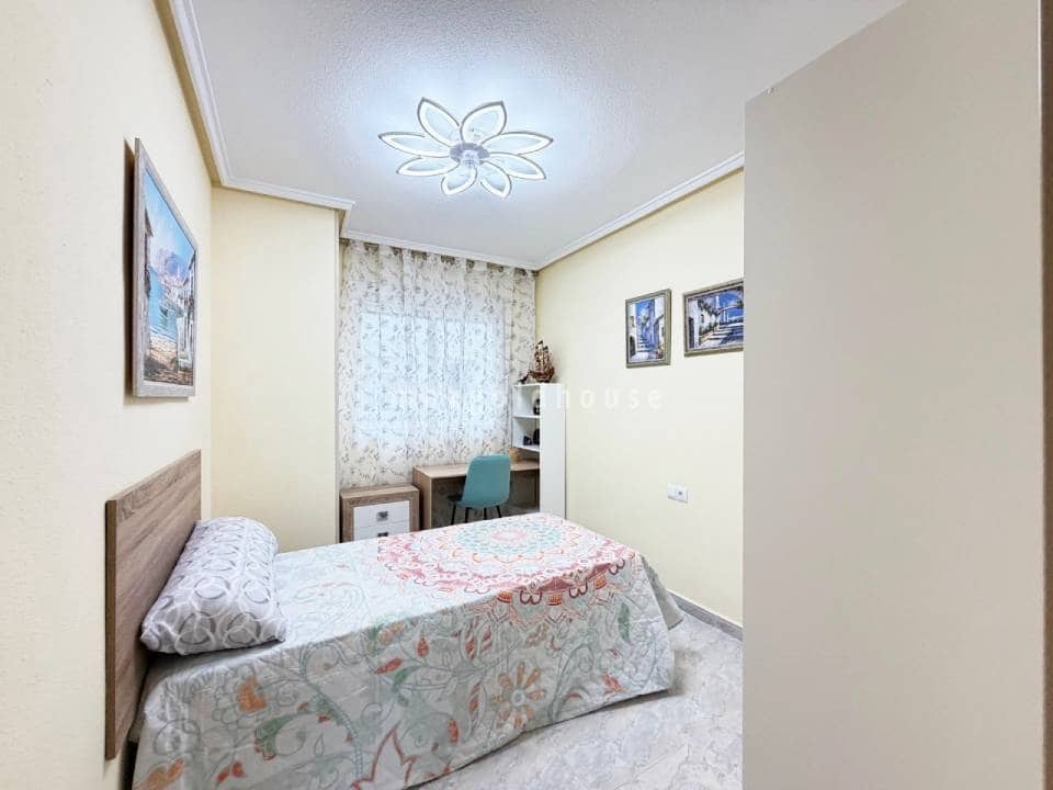 3 sovrum Lägenhet till salu i Torrevieja - 230 000 € (Ref: 9902644)